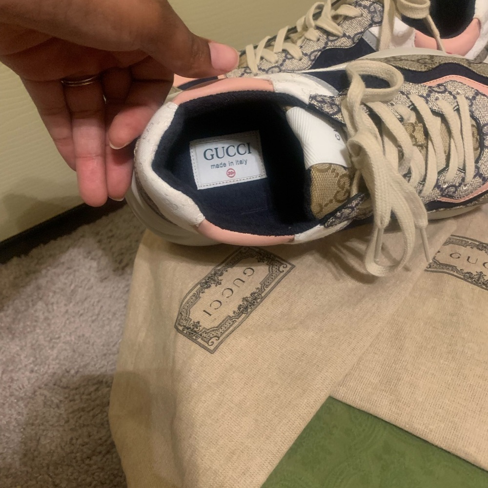 Womens Gucci Sneakers - Picture 11 of 12